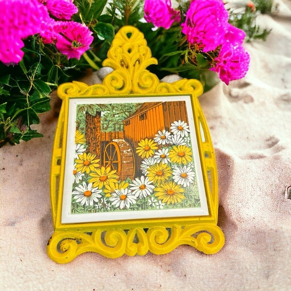 Vintage Cast Iron Trivet Ceramic Tile Watermill Daisy Flowers Japan Yellow - Picture 1 of 11